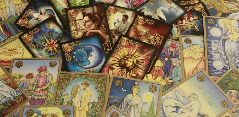 Tarot or Oracle? A practical starting guide